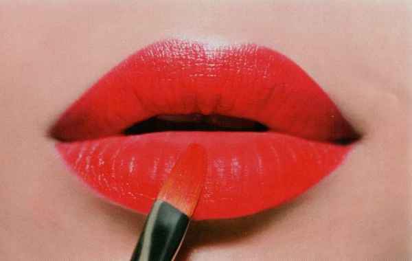 Как увеличить губы в домашних условиях: визуально, с помощью стакана 