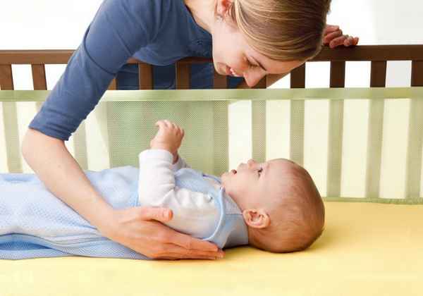 Как приучить ребёнка спать в своей кроватке: рекомендации 