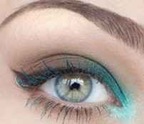 Дневной макияж для гoлyбых глаз 