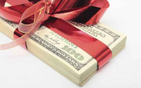 Деньги в подарок, Как преподнести такой подарок 
