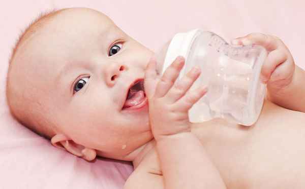 Когда можно (нужно) давать воду новорожденному? 