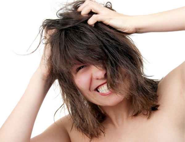 Сухая кожа головы, что делать с выпадением волос, зудом 