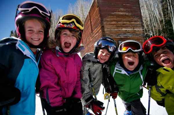 Отдых для детей: как выбрать зимний лагерь для ребёнка 