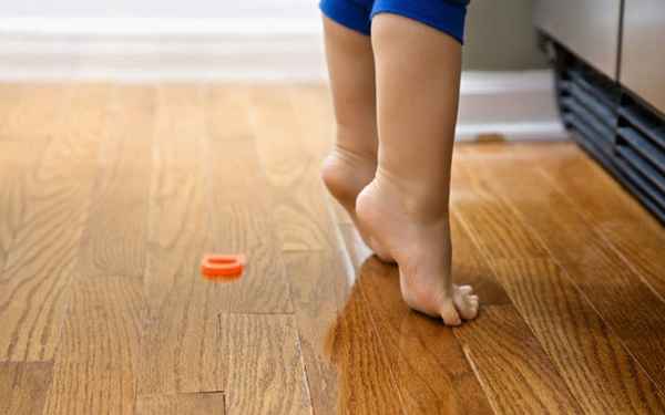 Почему ребенок ходит на носочках (на цыпочках)? 