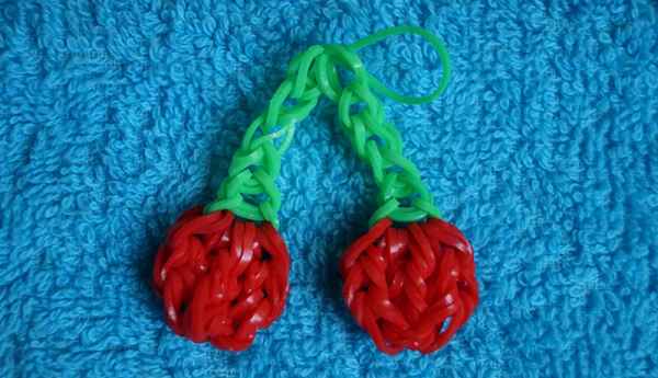 Как сплести вишню из резинок? 