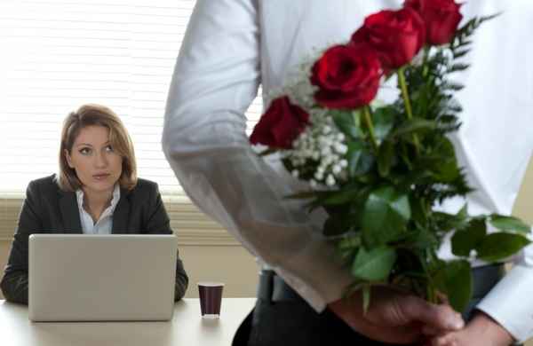 Не выдуманные истории: стоит ли избегать служебного романа? 