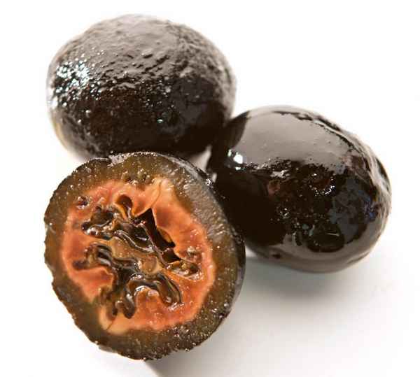 Полезные свойства варенья: грецких орехов, фейхоа и шишек 