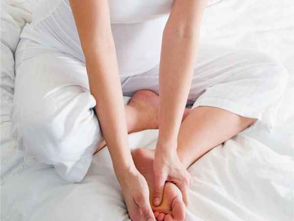 Отеки ног у женщин: причины, что делать, когда отекают щиколотки 
