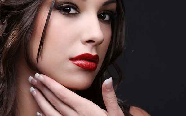 Белые полоски на ногтях рук и ног – причины и лечение 