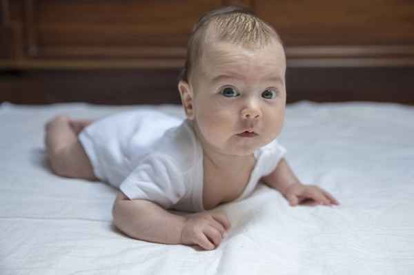 Корочки на голове у ребенка (у грудничка), как убрать, лечение 