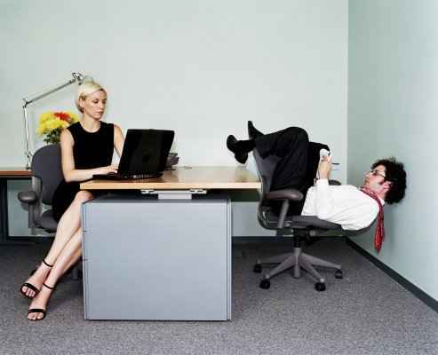 Можно ли помогать при устройстве на работу родным 