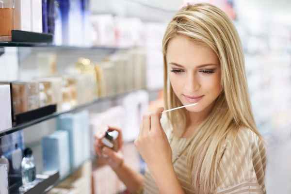 Как выбрать духи: несколько советов как найти свой аромат 