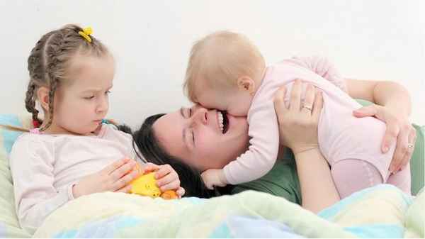 Рождение второго ребёнка: отношения между старшим и младшим 