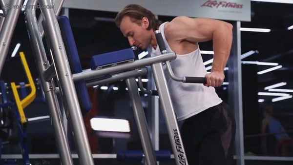 Отжимания на брусьях: программа, схема, как научиться, с отягощением 