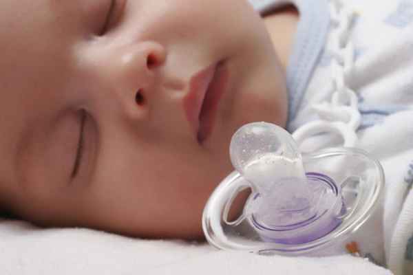 Пустышка: вредна или полезна она для ребёнка, мнение специалистов 
