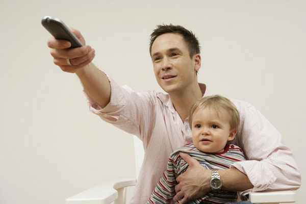 В каком возрасте можно смотреть телевизор ребенку? Влияние телевизора 