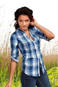 С чем носить женскую рубашку 