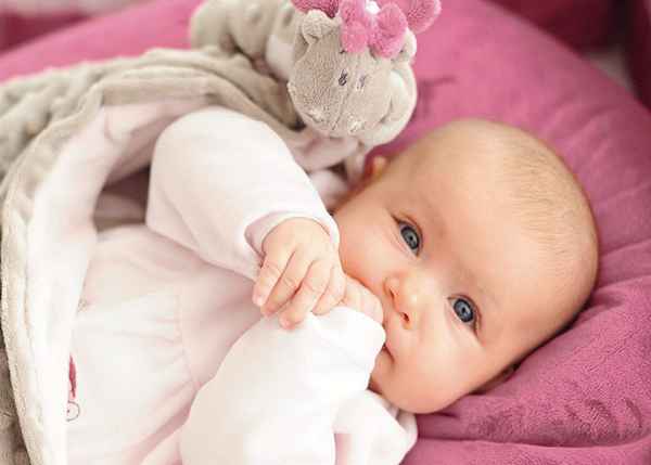 Пeниcтый стул у грудничка 