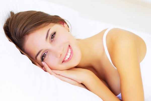 Гиалуроновый пилинг: порядок проведения процедуры, противопоказания 