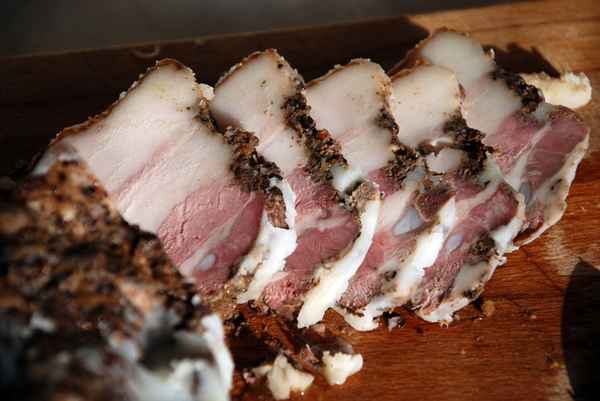 Можно ли поправиться от сала? Развеиваем мифы 