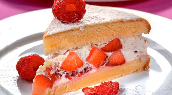 Бисквит с клубничным кремом, пошаговый рецепт с фото