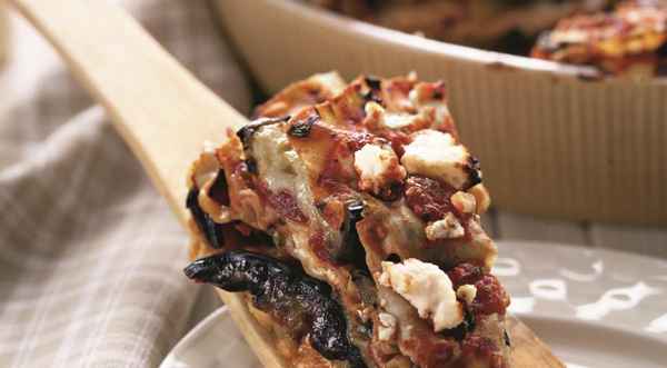 Слоеный пирог из лаваша с баклажанами и брынзой, пошаговый рецепт с фото