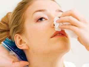 Как остановить кровь из носа: что делать если она течет, как остановить