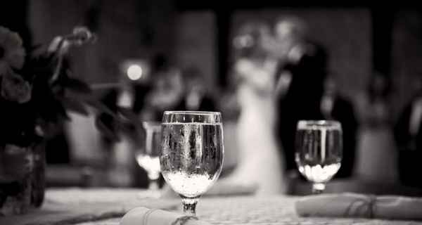 Батюшка не танцует! »