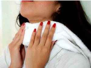 Как сделать компресс на горло (водочный, спиртовой) при кашле ребенку