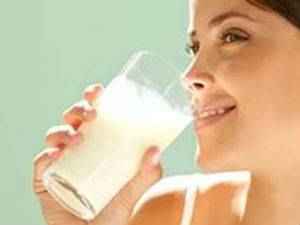 Молоко от кашля: кипяченое, с чесноком, инжиром, шалфеем, имбирем и маслом