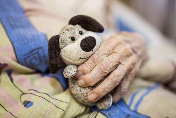 Если не хочешь нести в детдом сладкие подарки