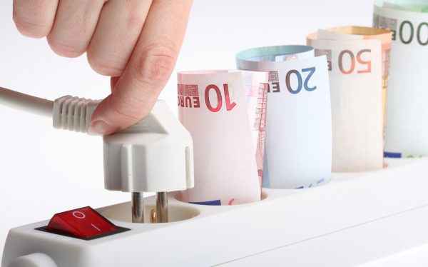 Как экономить электричество в частном доме: хитрости