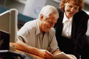 Оплачивается ли пенсионеру больничный лист после увольнения, в каких случаях и что для этого нужно сделать, а также список документов, порядок и сроки расчета