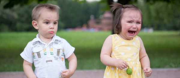 Детские истерики: как реагировать родителям