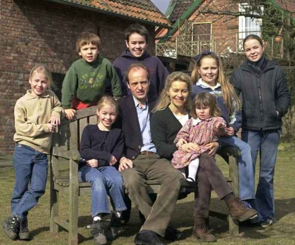 Мать семерых детей назначена на пост министра обороны Германии