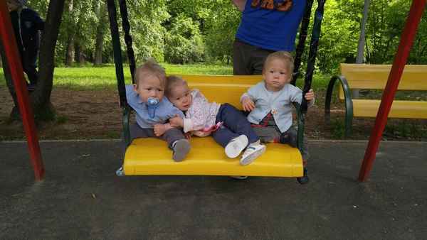 Приключения мамы тройни на детской площадке