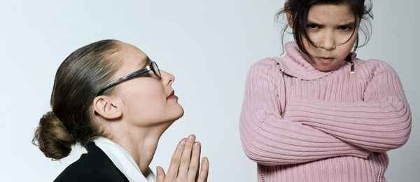 Ребенку - 7 айфон, себе - старые сапоги