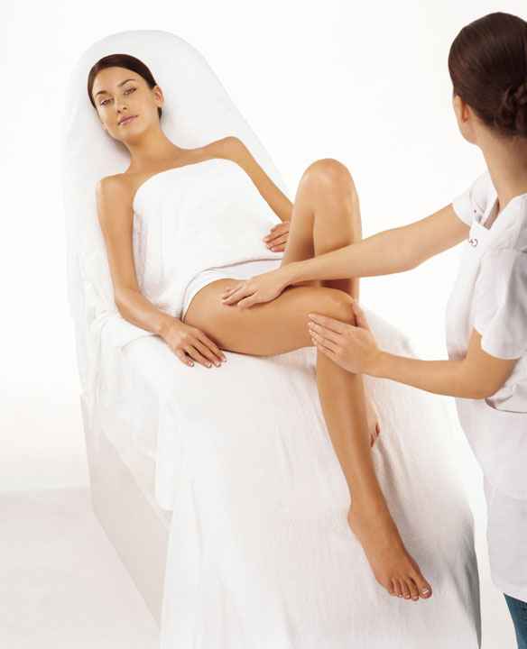 Секреты гладких ножек: депиляция воском