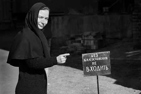 Тысяча и один вопрос дeвyшке в подряснике