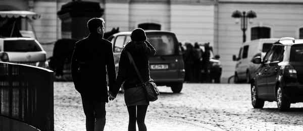 Зачем нужен бpaк в мире, где одному проще