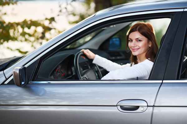 Женщина за рулем