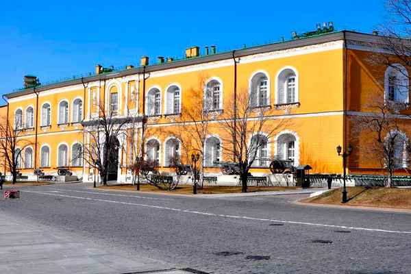 Арсенал Московского Кремля: история, описание, фото