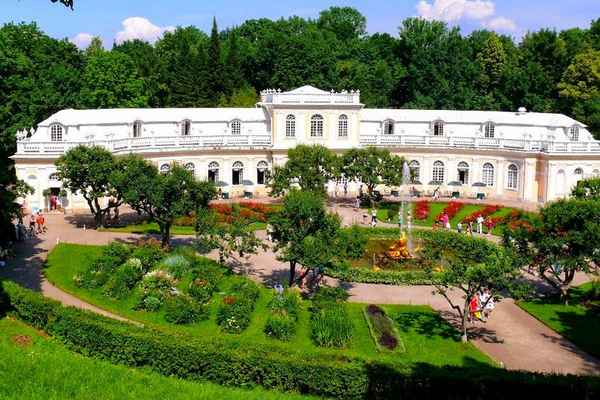 Фонтан Тритон в Петергофе: история, описание, фото