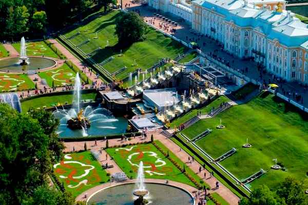 Большой каскад в Петергофе: история, описание, фото