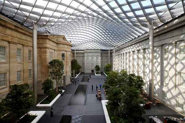 Двор Смитсоновского института: описание, фото