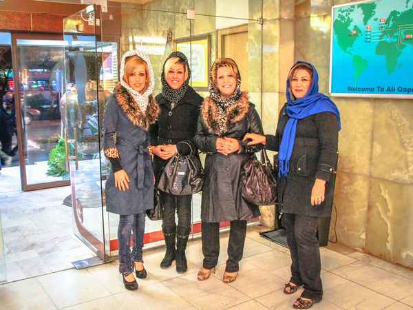 8 туристических стран в которых женщинам следует быть осторожными с выбором одежды